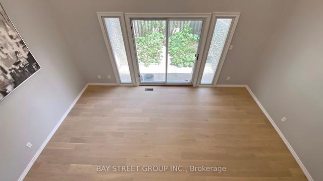 36 - 44 Chester Le Blvd, Townhouse with 3 bedrooms, 2 bathrooms and 2 parking in Toronto ON | Image 2