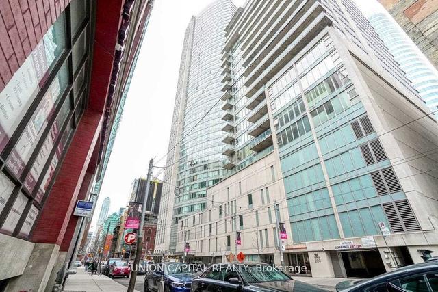 812 - 210 Victoria St, Condo with 1 bedrooms, 1 bathrooms and 0 parking in Toronto ON | Image 1