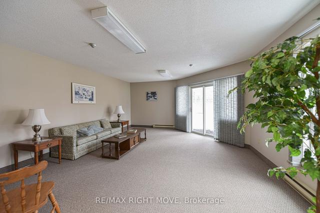 205 - 166 Owen St, Condo with 2 bedrooms, 1 bathrooms and 1 parking in Barrie ON | Image 32