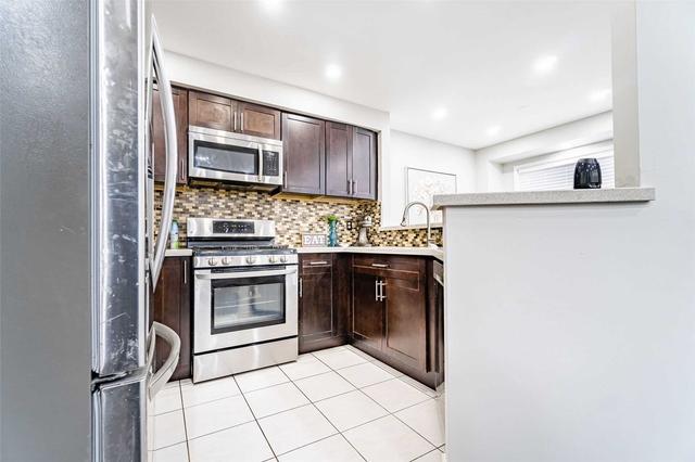 116 Black Forest Dr, House detached with 4 bedrooms, 4 bathrooms and 6 parking in Brampton ON | Image 2