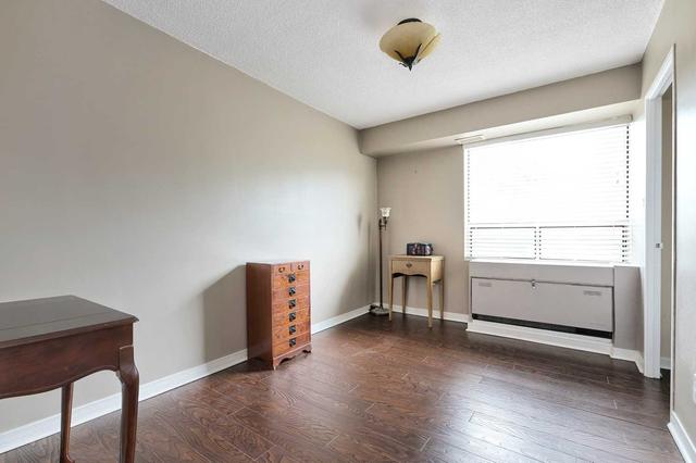 201 - 20 Speers Rd, Condo with 3 bedrooms, 2 bathrooms and 1 parking in Oakville ON | Image 5