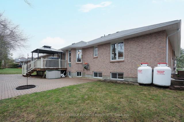 14 Hillview Dr, House detached with 2 bedrooms, 3 bathrooms and 6 parking in Kawartha Lakes ON | Image 35