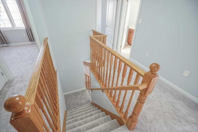 846 Luxton Dr, House semidetached with 4 bedrooms, 3 bathrooms and 2 parking in Milton ON | Image 9