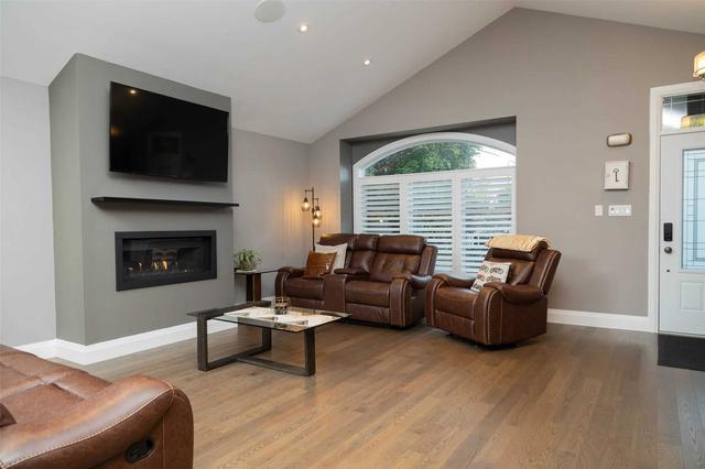 5 Andrew St, House detached with 2 bedrooms, 3 bathrooms and 6 parking in Brant ON | Image 3