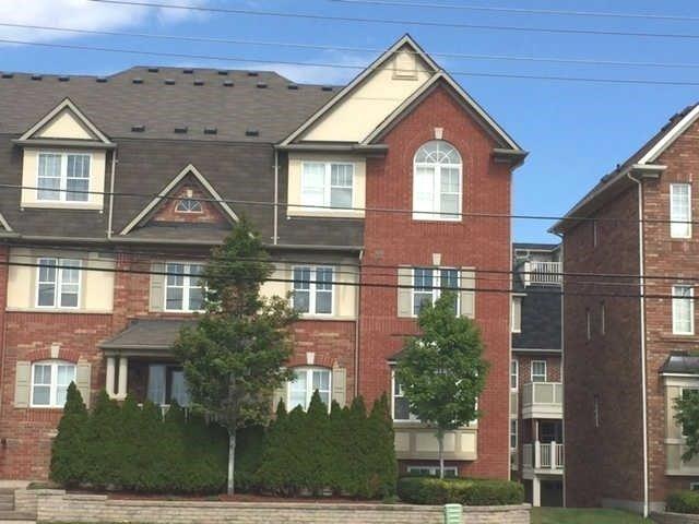 3 - 633 Dundas St W, Townhouse with 2 bedrooms, 2 bathrooms and 2 parking in Mississauga ON | Image 1