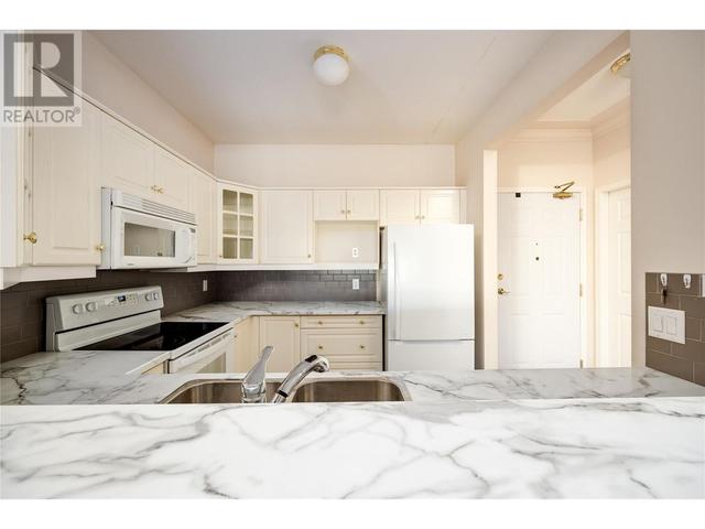 221 - 877 Klo Road, Condo with 2 bedrooms, 2 bathrooms and 1 parking in Kelowna BC | Image 3