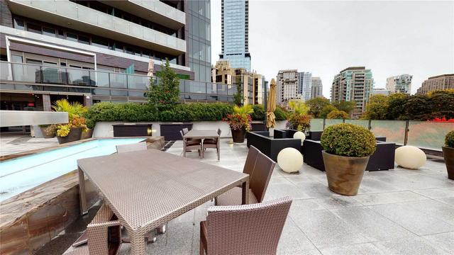 2204 - 88 Davenport Rd, Condo with 2 bedrooms, 3 bathrooms and 2 parking in Toronto ON | Image 25