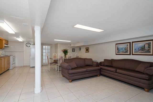 58 Kane Ave, House detached with 2 bedrooms, 2 bathrooms and 3 parking in Toronto ON | Image 13