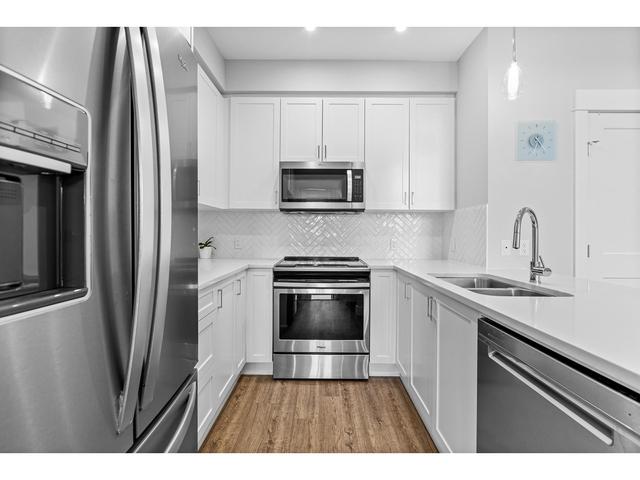 4610 - 2180 Kelly Avenue, Condo with 1 bedrooms, 1 bathrooms and 1 parking in Port Coquitlam BC | Card Image