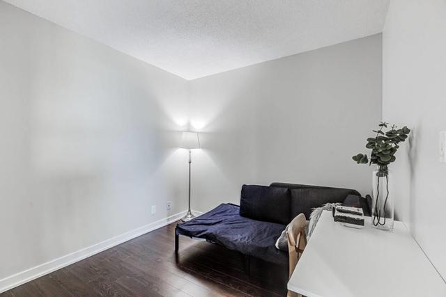 1001 - 36 Lee Centre Dr, Condo with 1 bedrooms, 1 bathrooms and 1 parking in Toronto ON | Image 3