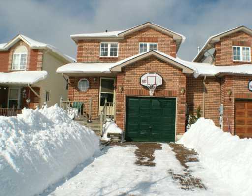 94 Wessenger Dr, House attached with 3 bedrooms, 3 bathrooms and null parking in Barrie ON | Image 3