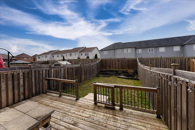 101 Pearcey Cres, House attached with 3 bedrooms, 3 bathrooms and 3 parking in Barrie ON | Image 32