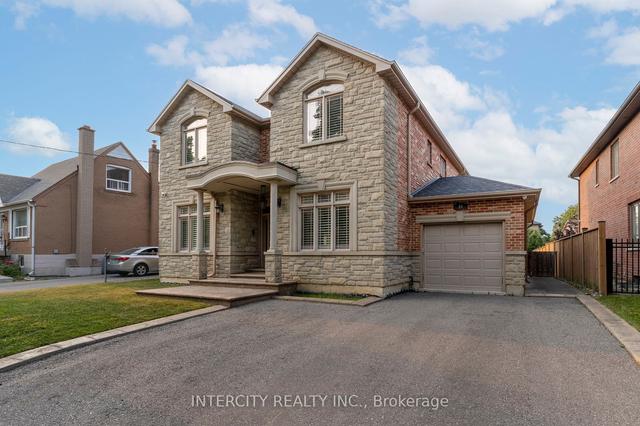 34 Yorkdale Cres, House detached with 4 bedrooms, 4 bathrooms and 6 parking in Toronto ON | Image 1
