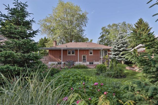 207 Mohawk Rd, House detached with 3 bedrooms, 2 bathrooms and 4 parking in Oakville ON | Image 17
