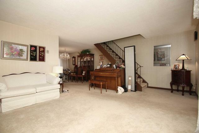 10 Antibes Dr, Townhouse with 3 bedrooms, 2 bathrooms and 2 parking in Toronto ON | Image 12