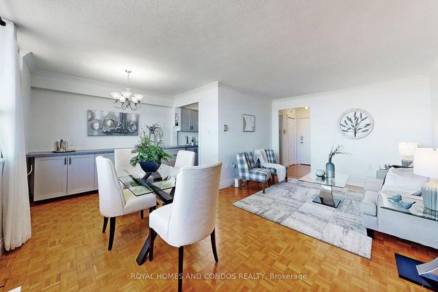 1206 - 130 Neptune Dr, Condo with 2 bedrooms, 2 bathrooms and 1 parking in Toronto ON | Image 4