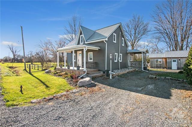 3350 County Road 7 Road, House detached with 3 bedrooms, 2 bathrooms and 10 parking in South Dundas ON | Card Image