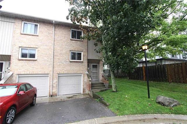 22 - 63 Fonthill Rd, Townhouse with 3 bedrooms, 2 bathrooms and 2 parking in Hamilton ON | Image 1