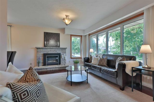 207 Mohawk Rd, House detached with 3 bedrooms, 2 bathrooms and 4 parking in Oakville ON | Image 3
