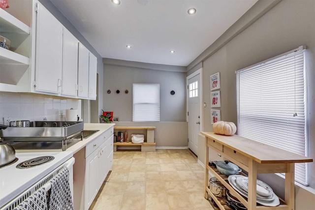 213 Roncesvalles Ave, House attached with 6 bedrooms, 3 bathrooms and 0 parking in Toronto ON | Image 8