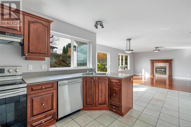 4268 Westervelt Pl, House detached with 7 bedrooms, 4 bathrooms and 5 parking in Saanich BC | Image 16