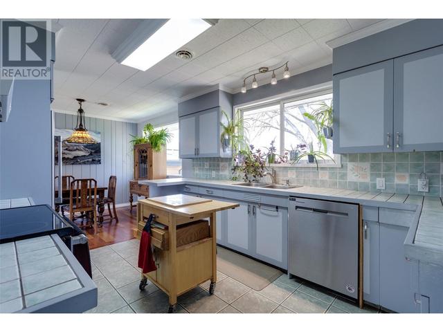 175 Secrest Place, House detached with 4 bedrooms, 1 bathrooms and 1 parking in Penticton BC | Image 16