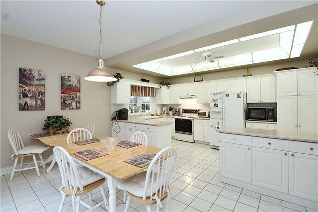 984 Grafton Crt, House detached with 5 bedrooms, 4 bathrooms and 4 parking in Pickering ON | Image 5