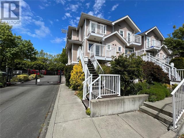 15 - 1043 Caledonia Ave, House attached with 2 bedrooms, 3 bathrooms and 1 parking in Victoria BC | Card Image