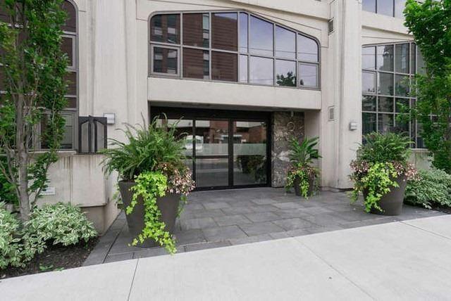 401 - 3 Mcalpine St, Condo with 2 bedrooms, 1 bathrooms and 1 parking in Toronto ON | Image 3