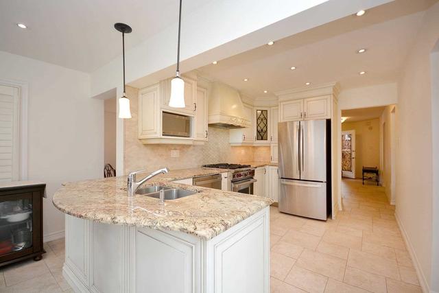 5312 Thornwood Dr, House detached with 4 bedrooms, 4 bathrooms and 4 parking in Mississauga ON | Image 5