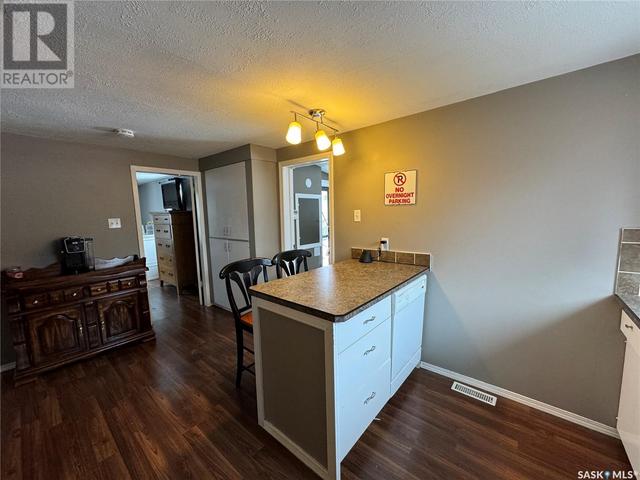 415 2nd Avenue E, House detached with 4 bedrooms, 2 bathrooms and null parking in Biggar SK | Image 8