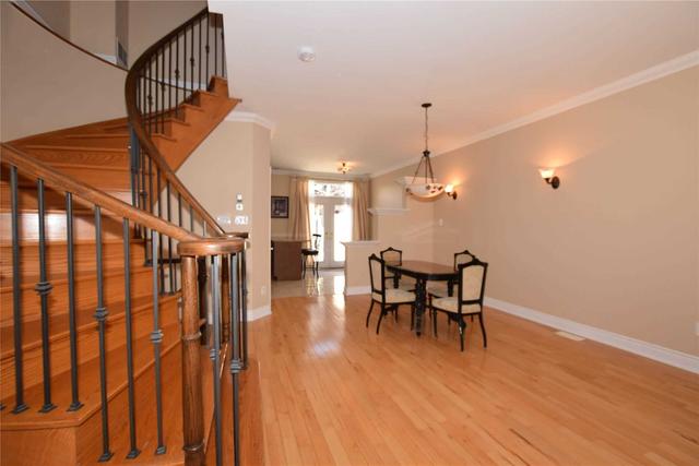 1 - 198 Lakeshore Rd W, Townhouse with 3 bedrooms, 3 bathrooms and 2 parking in Mississauga ON | Image 4