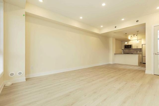 Th15 - 26 Ernest Ave, House attached with 3 bedrooms, 3 bathrooms and 1 parking in Toronto ON | Image 2