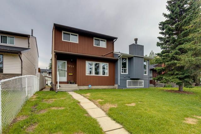 5739 24 Avenue Ne, Home with 3 bedrooms, 1 bathrooms and 1 parking in Calgary AB | Image 1