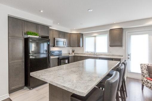 10 Leblanc Cres, House attached with 4 bedrooms, 3 bathrooms and 2 parking in Brampton ON | Image 5