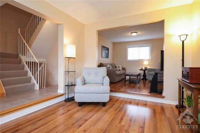66 Knollsbrook Drive, Home with 3 bedrooms, 2 bathrooms and 3 parking in Ottawa ON | Image 7
