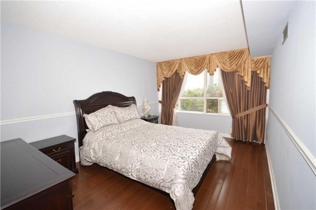410 - 7 Townsgate Dr, Condo with 2 bedrooms, 2 bathrooms and 1 parking in Vaughan ON | Image 5