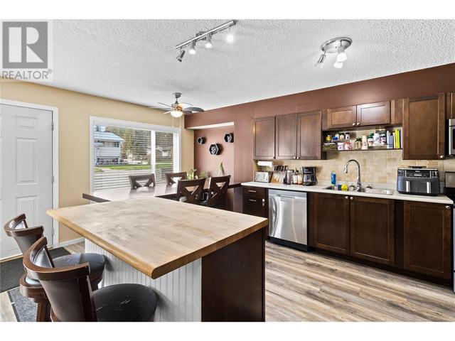 4731 71 Avenue Ne, House detached with 4 bedrooms, 1 bathrooms and null parking in Salmon Arm BC | Image 6