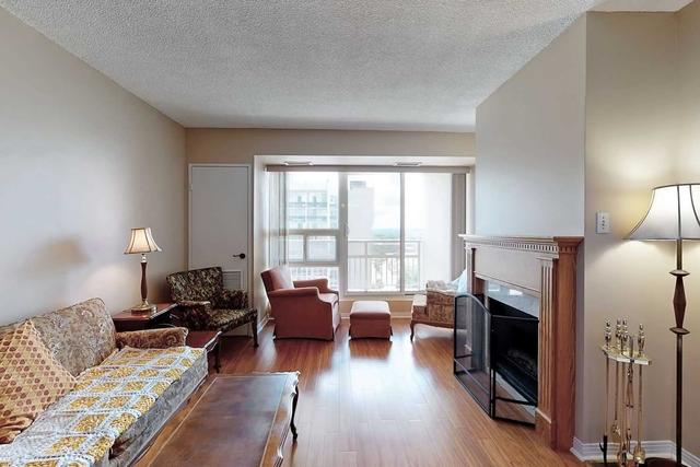 1403 - 1359 White Oaks Blvd, Condo with 3 bedrooms, 2 bathrooms and 1 parking in Oakville ON | Image 2