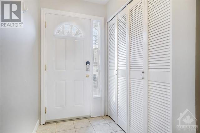 338 Stowe Court, Townhouse with 3 bedrooms, 2 bathrooms and 1 parking in Ottawa ON | Image 4