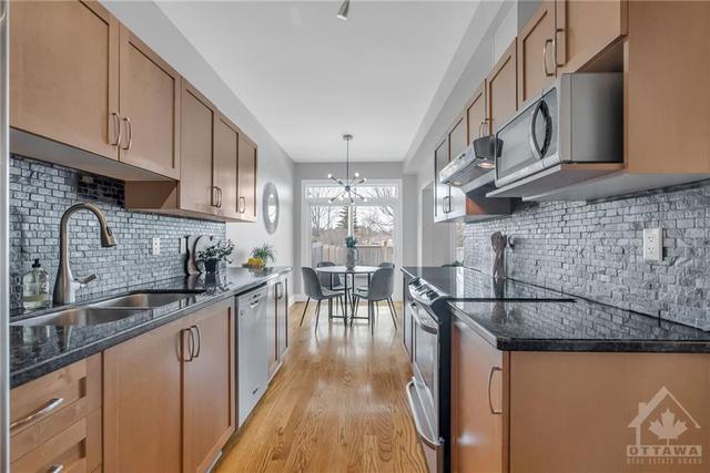 44 Briggs Avenue, Townhouse with 3 bedrooms, 4 bathrooms and 3 parking in Ottawa ON | Image 9