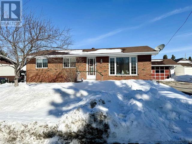 200 Bordeleau St, House detached with 5 bedrooms, 2 bathrooms and null parking in Smooth Rock Falls ON | Image 50