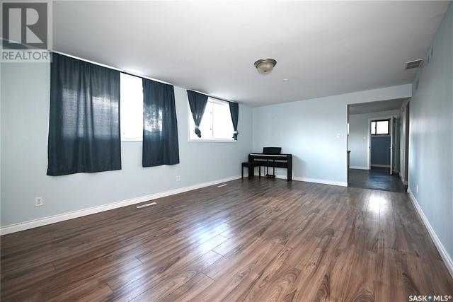 325 3rd Street, House detached with 5 bedrooms, 2 bathrooms and null parking in Estevan SK | Image 22