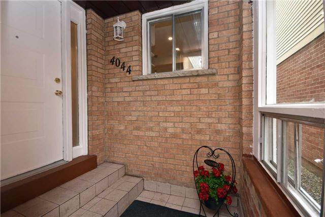 4044 Teakwood Dr, House detached with 3 bedrooms, 2 bathrooms and 2 parking in Mississauga ON | Image 2