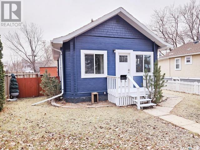 208 Elm Street, House detached with 2 bedrooms, 1 bathrooms and null parking in Saskatoon SK | Image 3