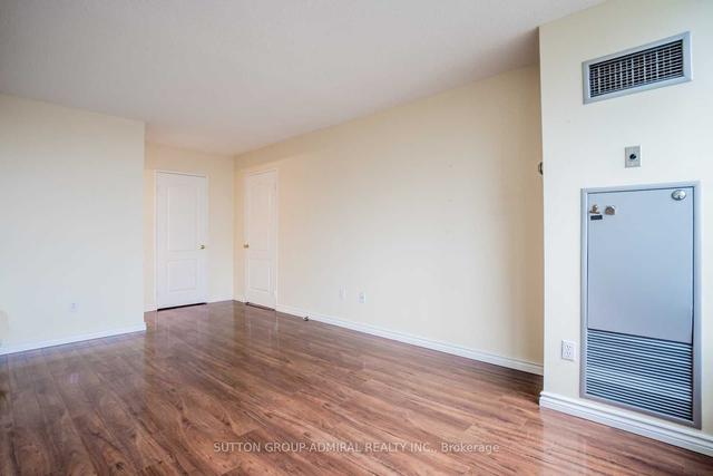 703 - 11 Townsgate Dr, Condo with 2 bedrooms, 2 bathrooms and 1 parking in Vaughan ON | Image 4
