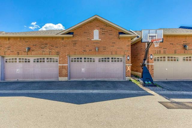 567 Sixteen Mile Dr, House attached with 3 bedrooms, 4 bathrooms and 2 parking in Oakville ON | Image 35