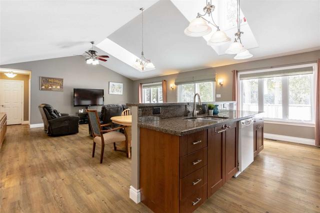 18 Juniper Cres, House detached with 3 bedrooms, 3 bathrooms and 14 parking in Kawartha Lakes ON | Image 14