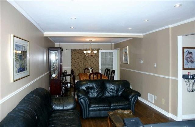9 Chilmar Cres, House detached with 4 bedrooms, 4 bathrooms and 3 parking in Vaughan ON | Image 3