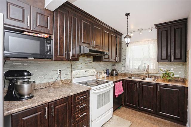 84 Fleetwood Cres, Townhouse with 4 bedrooms, 2 bathrooms and 1 parking in Brampton ON | Image 6